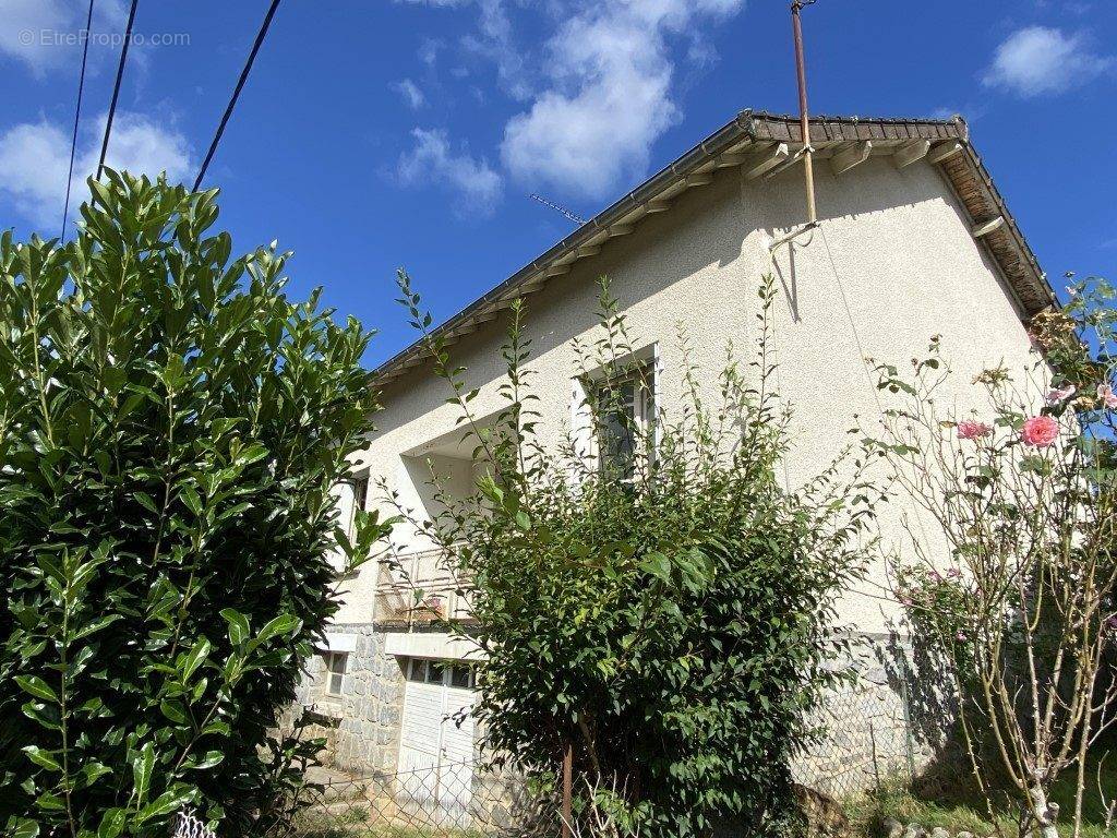 Maison à EYMOUTIERS