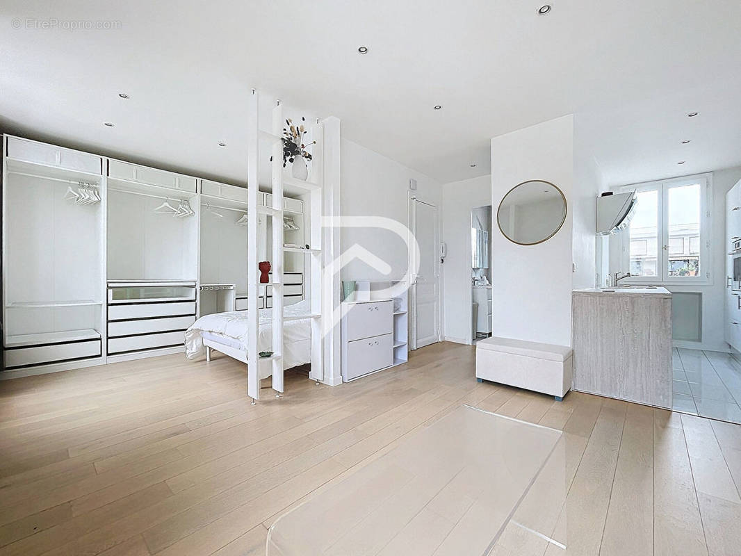 Appartement à COURBEVOIE