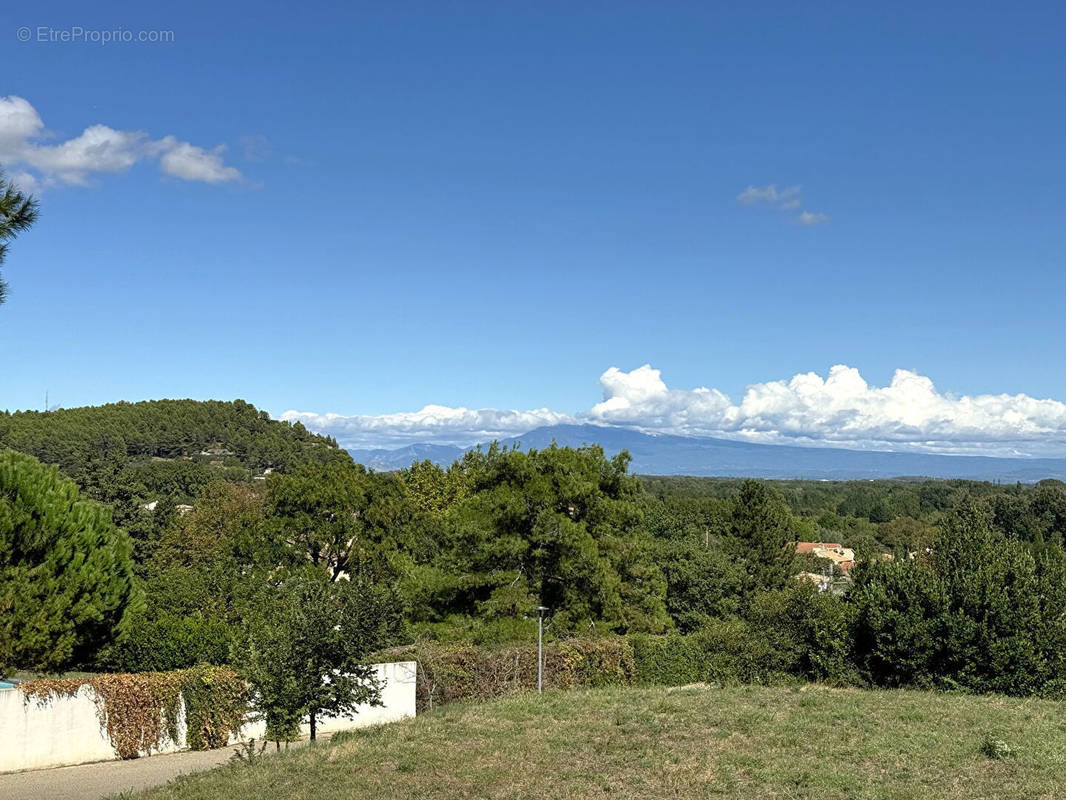 Terrain à VILLENEUVE-LES-AVIGNON