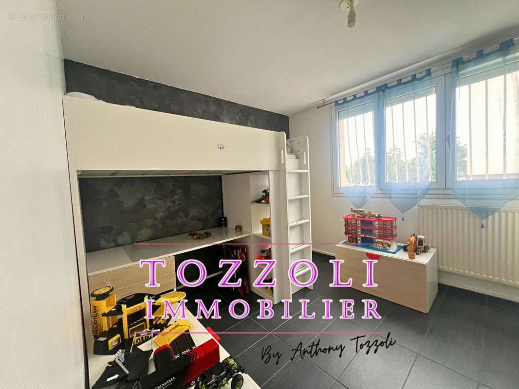 Appartement à MEYZIEU