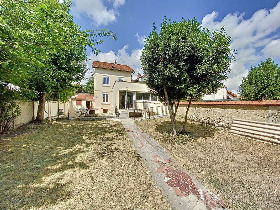 Maison à SAINT-MAUR-DES-FOSSES