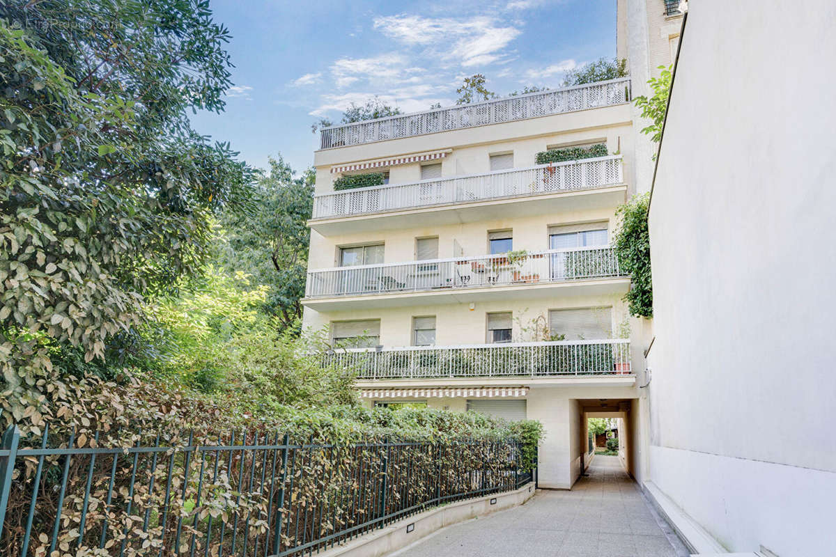 Appartement à NEUILLY-SUR-SEINE