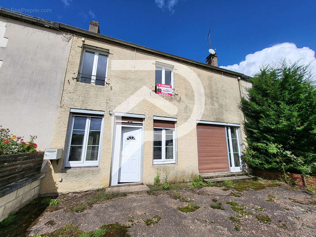 Maison à NEUILLY-L&#039;EVEQUE