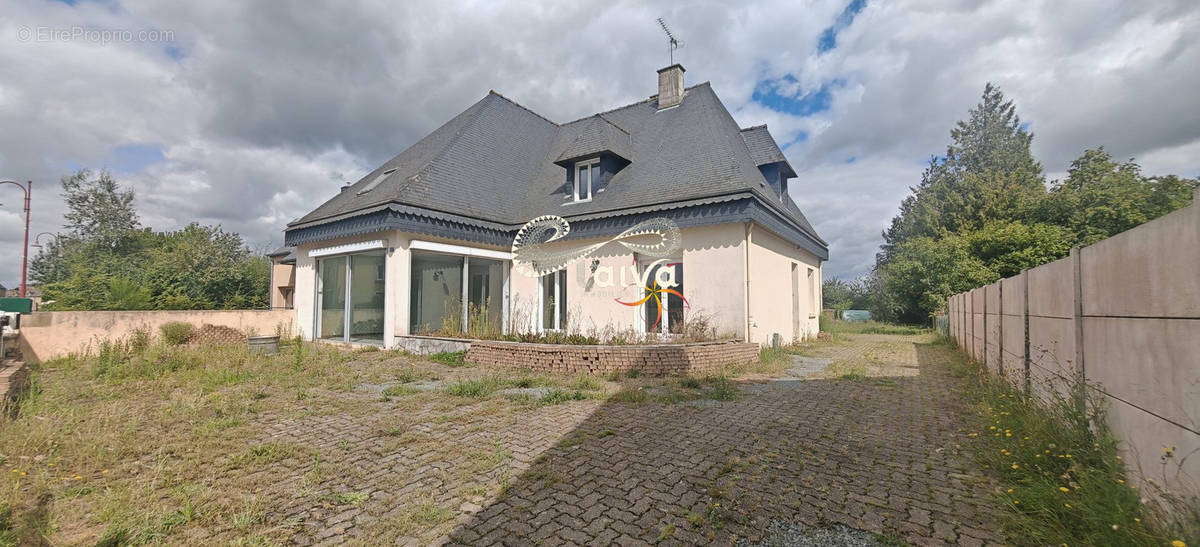 A vendre maison familiale proche combourg, chambres au rez de chaussée - Maison à COMBOURG