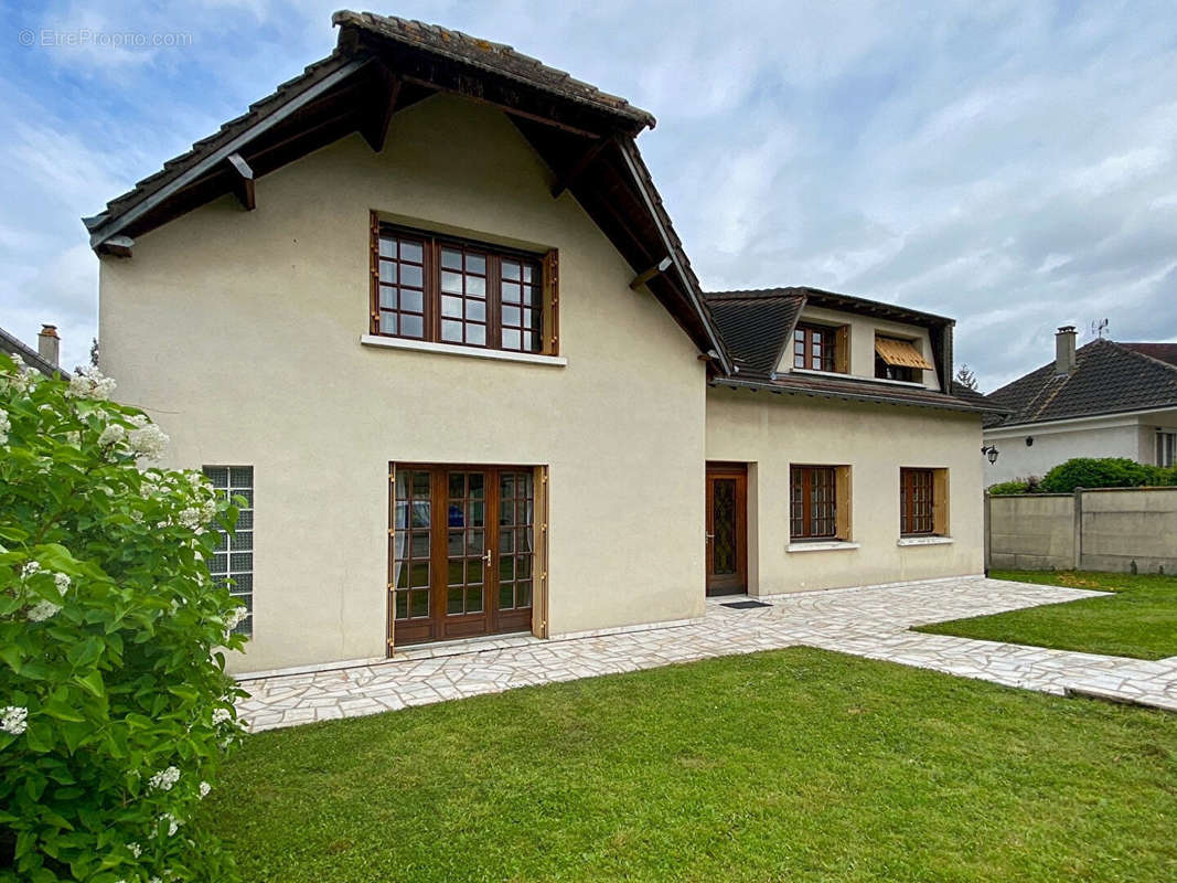 Maison à BONNIERES-SUR-SEINE