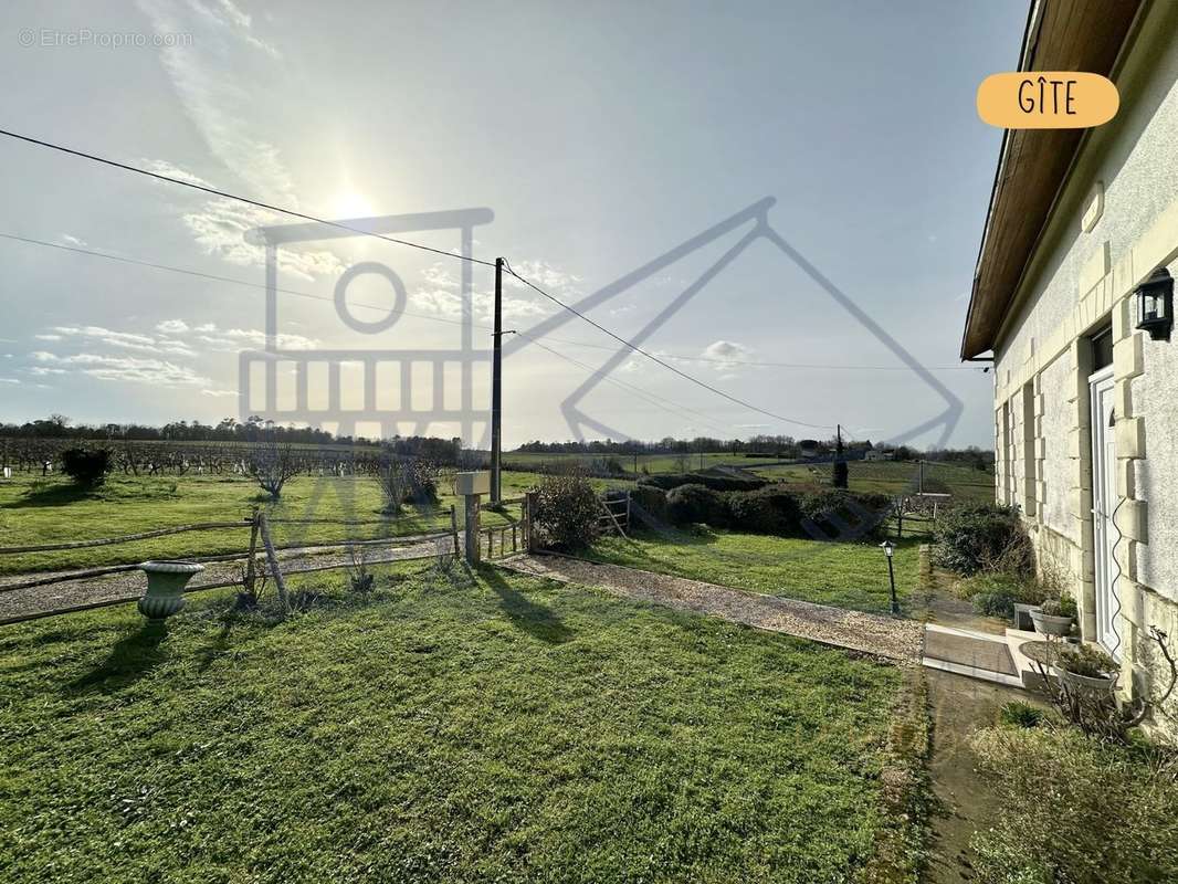 Maison à SAINT-BONNET-SUR-GIRONDE