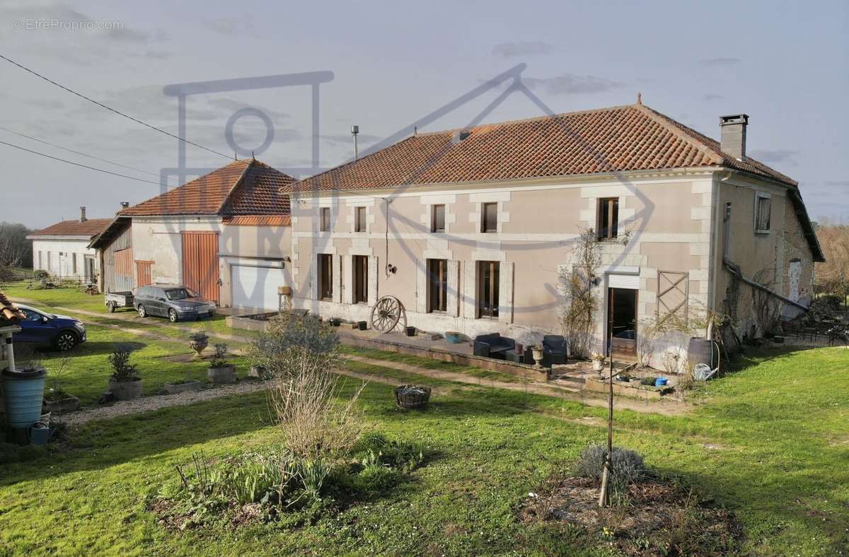 Maison à SAINT-BONNET-SUR-GIRONDE