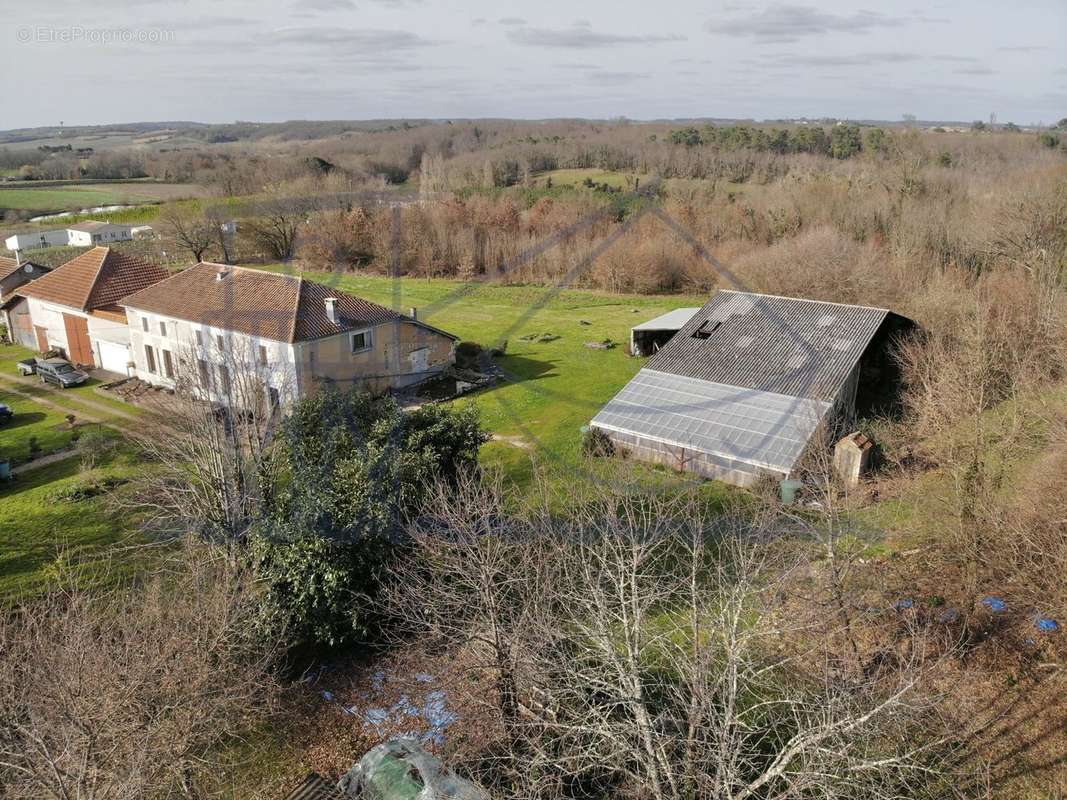 Maison à SAINT-BONNET-SUR-GIRONDE