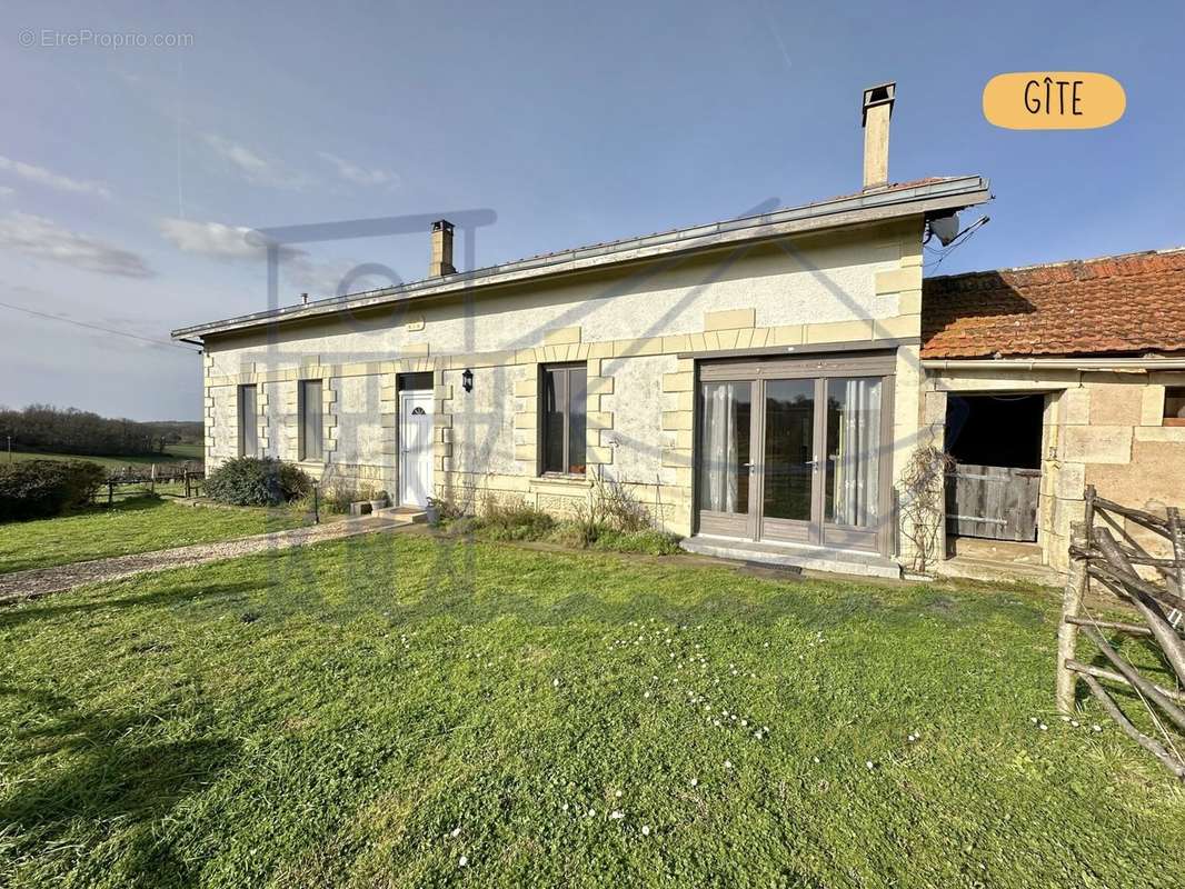 Maison à SAINT-BONNET-SUR-GIRONDE