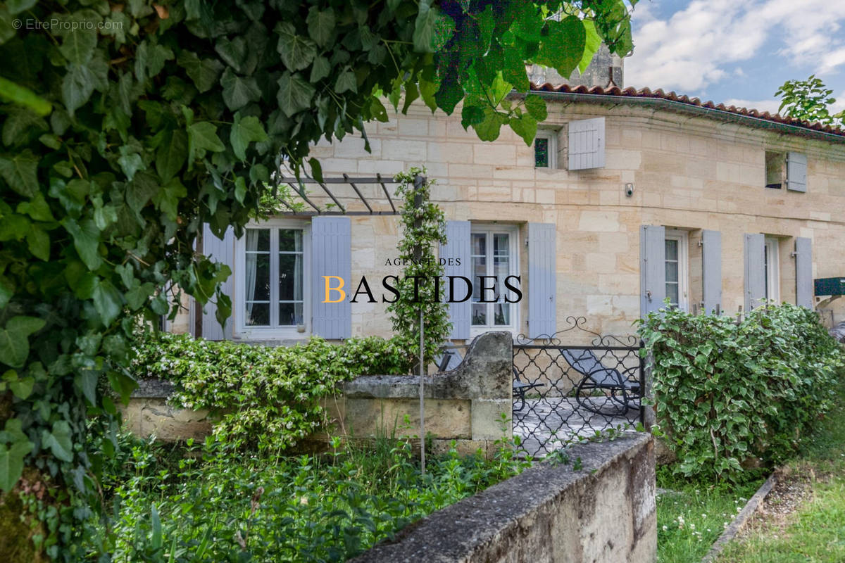 Maison à SAINT-EMILION