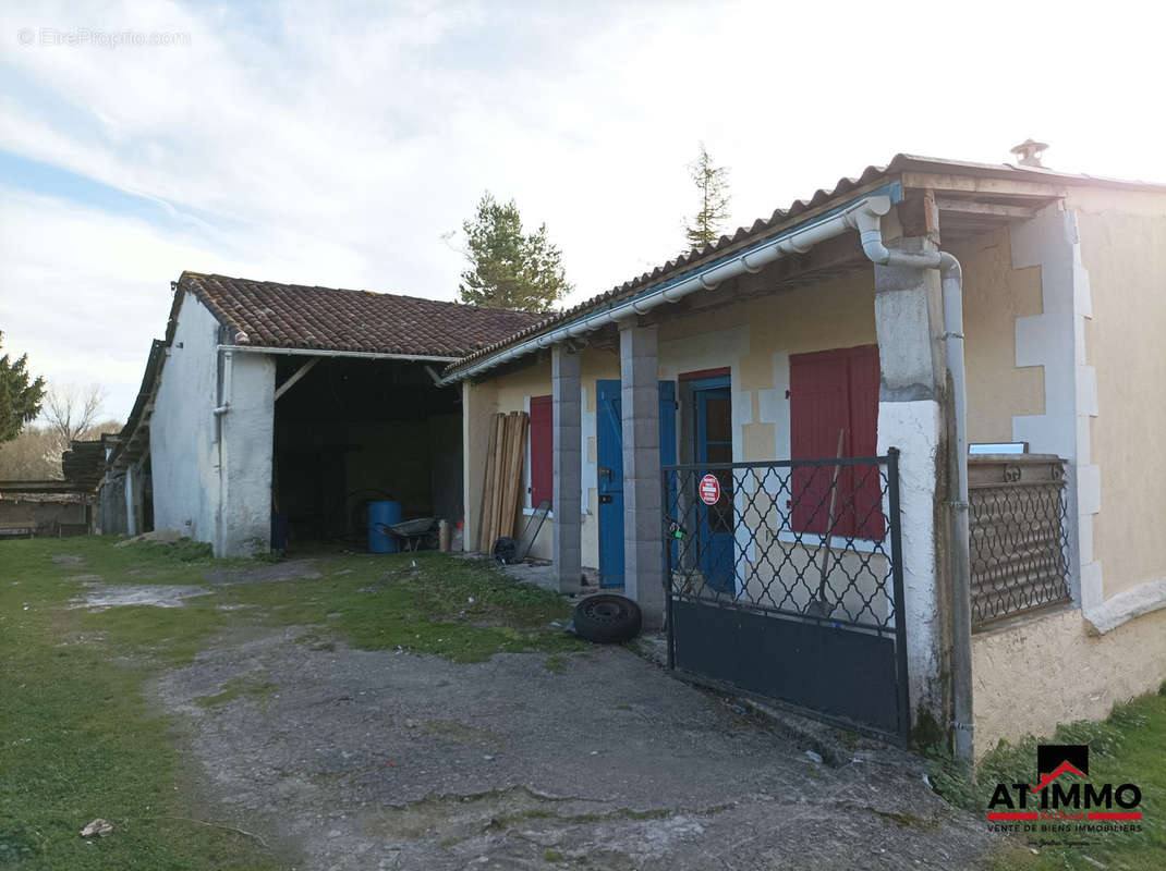 Maison à COURGEAC