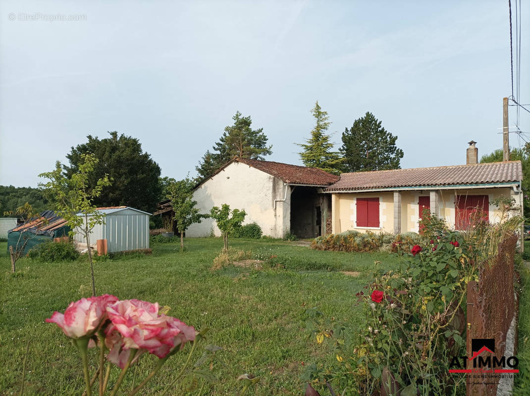 Maison à COURGEAC