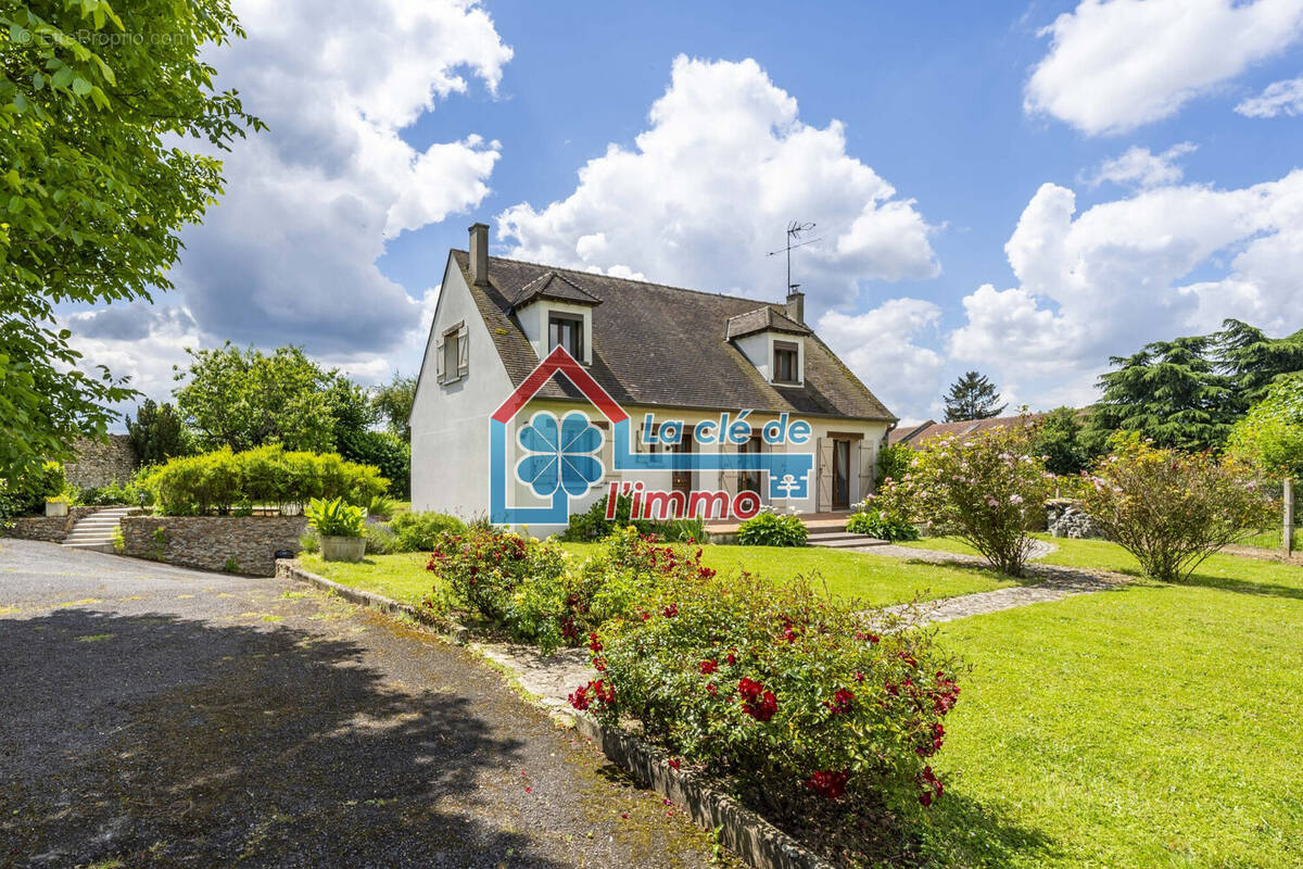 Maison à VERT-SAINT-DENIS