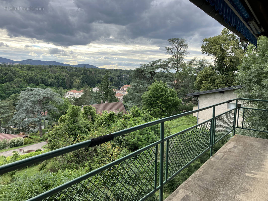 Appartement à CHARBONNIERES-LES-BAINS