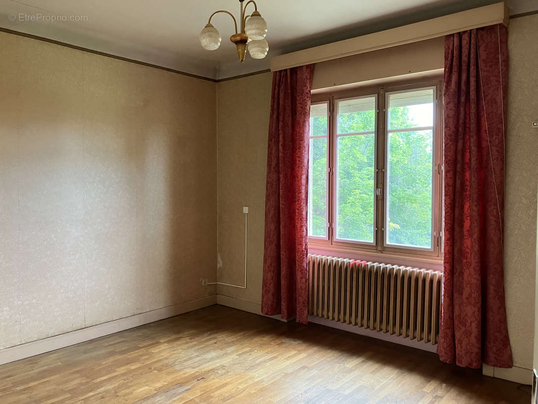 Appartement à CHARBONNIERES-LES-BAINS