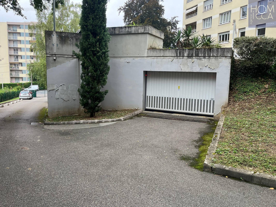 Parking à LYON-5E