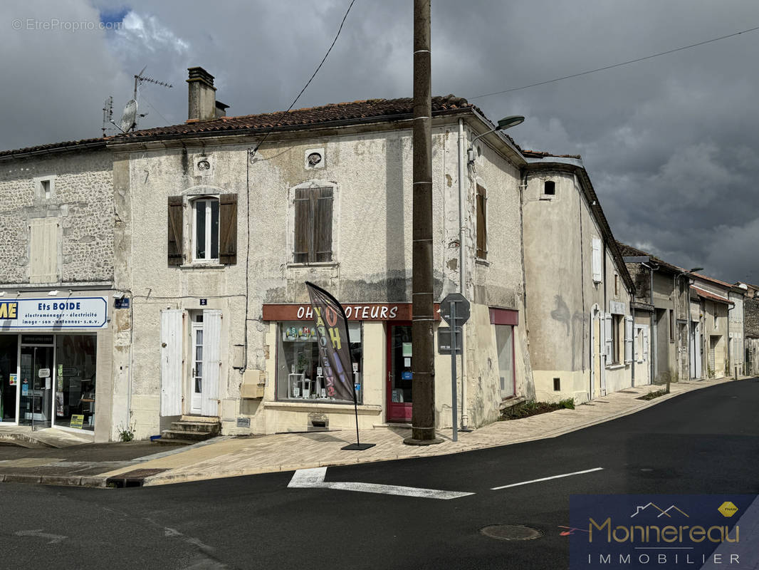 Maison à BARBEZIEUX-SAINT-HILAIRE