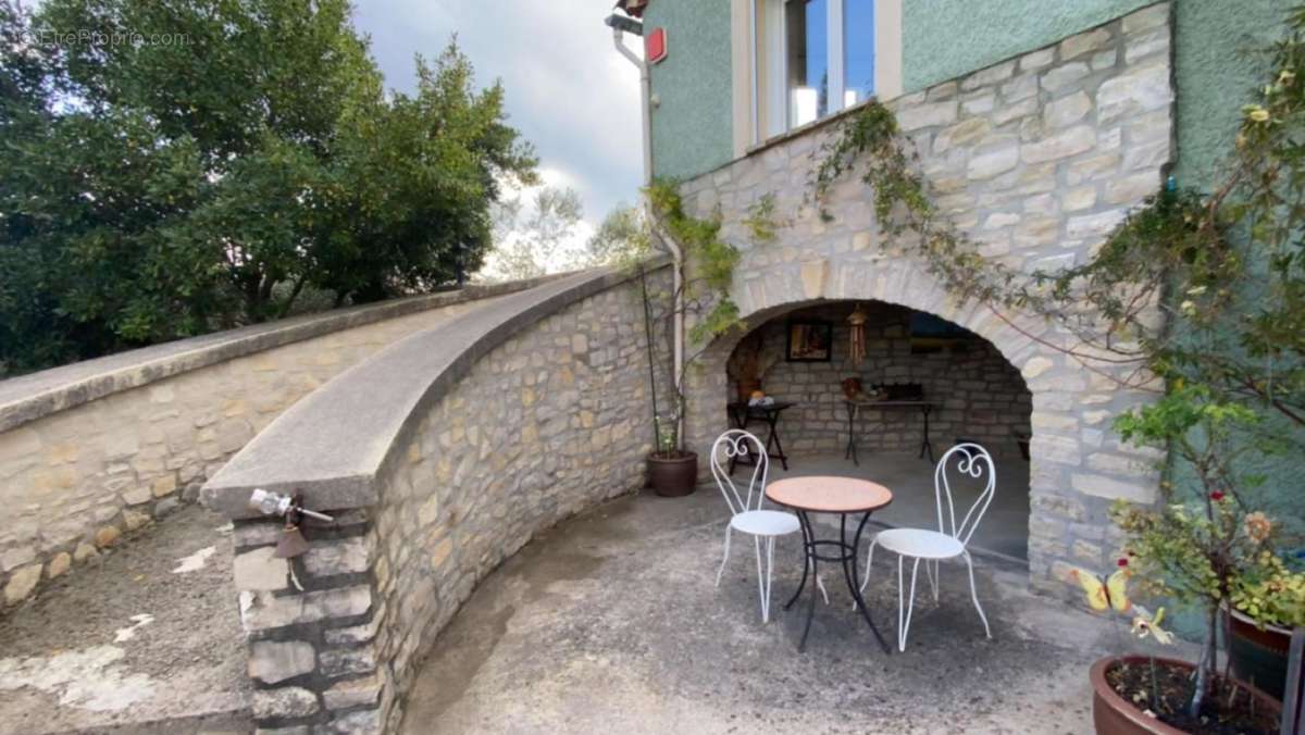 Maison à SAINT-SAUVEUR-DE-CRUZIERES