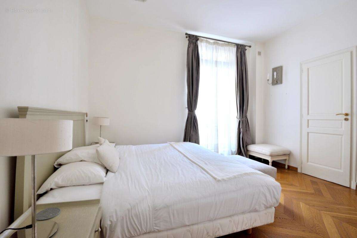 Appartement à PARIS-8E