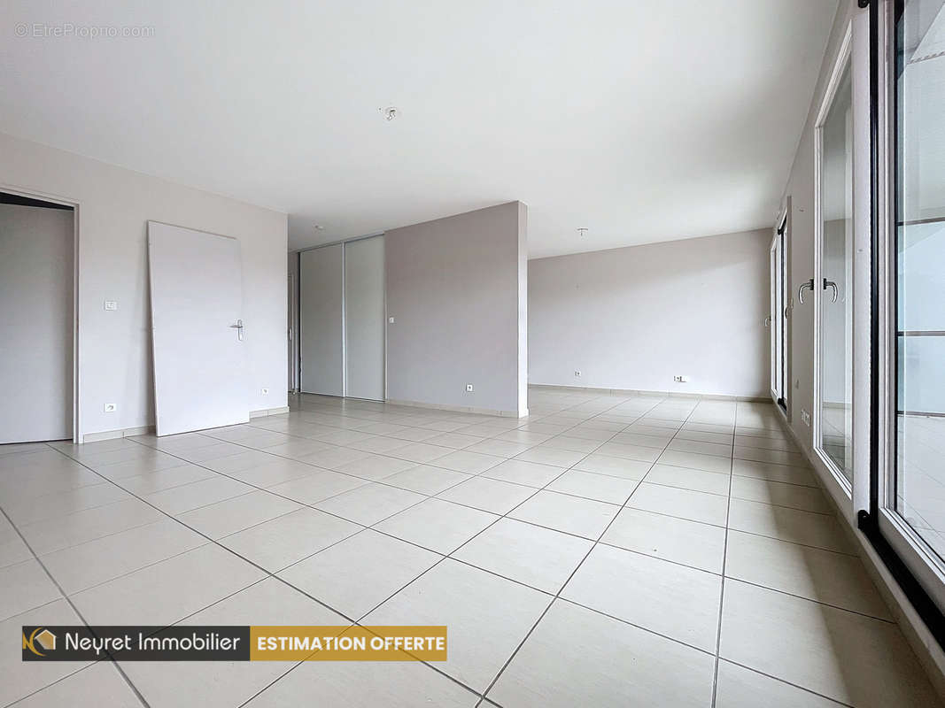 Appartement à SAINT-GENIS-LAVAL