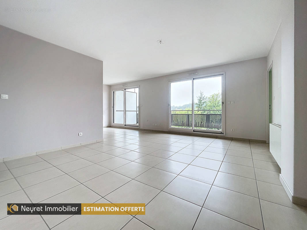 Appartement à SAINT-GENIS-LAVAL