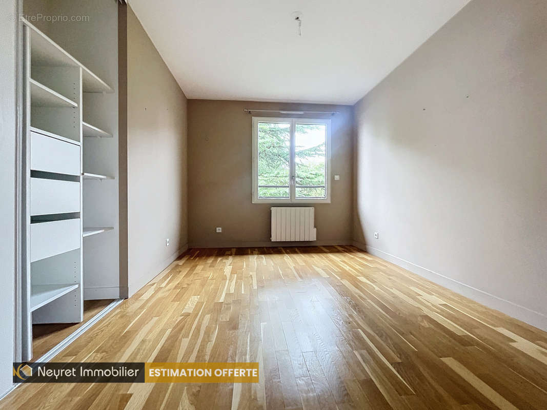 Appartement à SAINT-GENIS-LAVAL