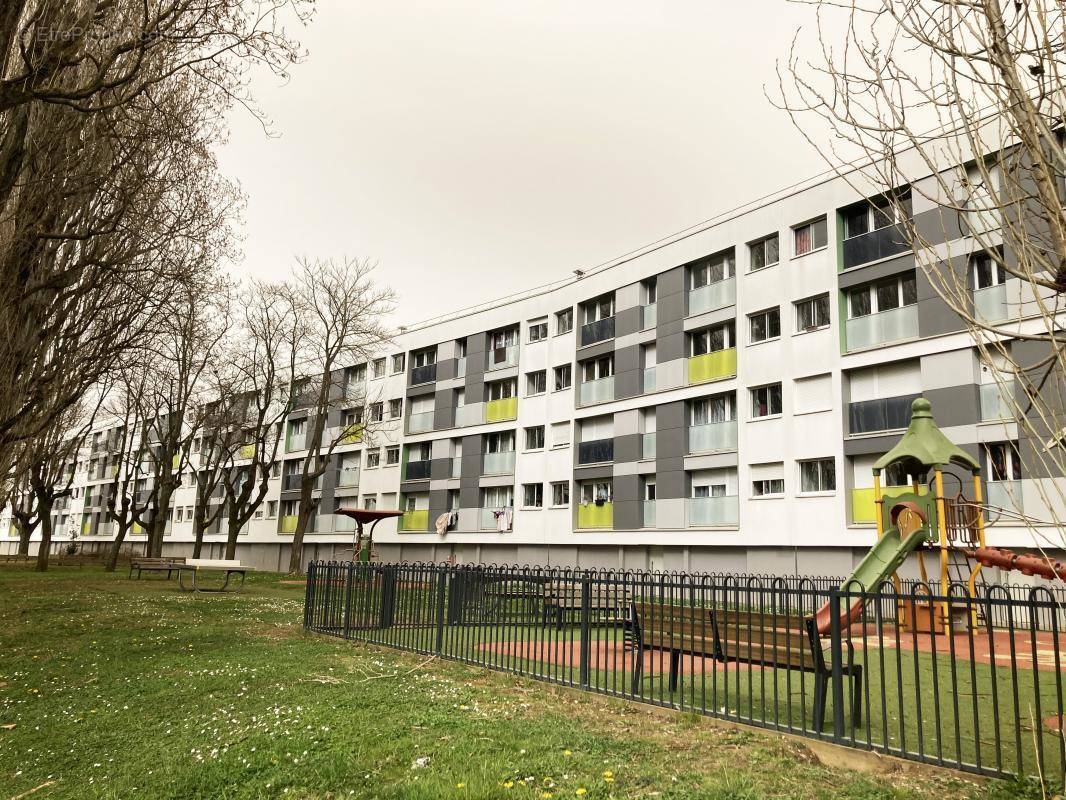 Appartement à NEUVILLE-SUR-SAONE