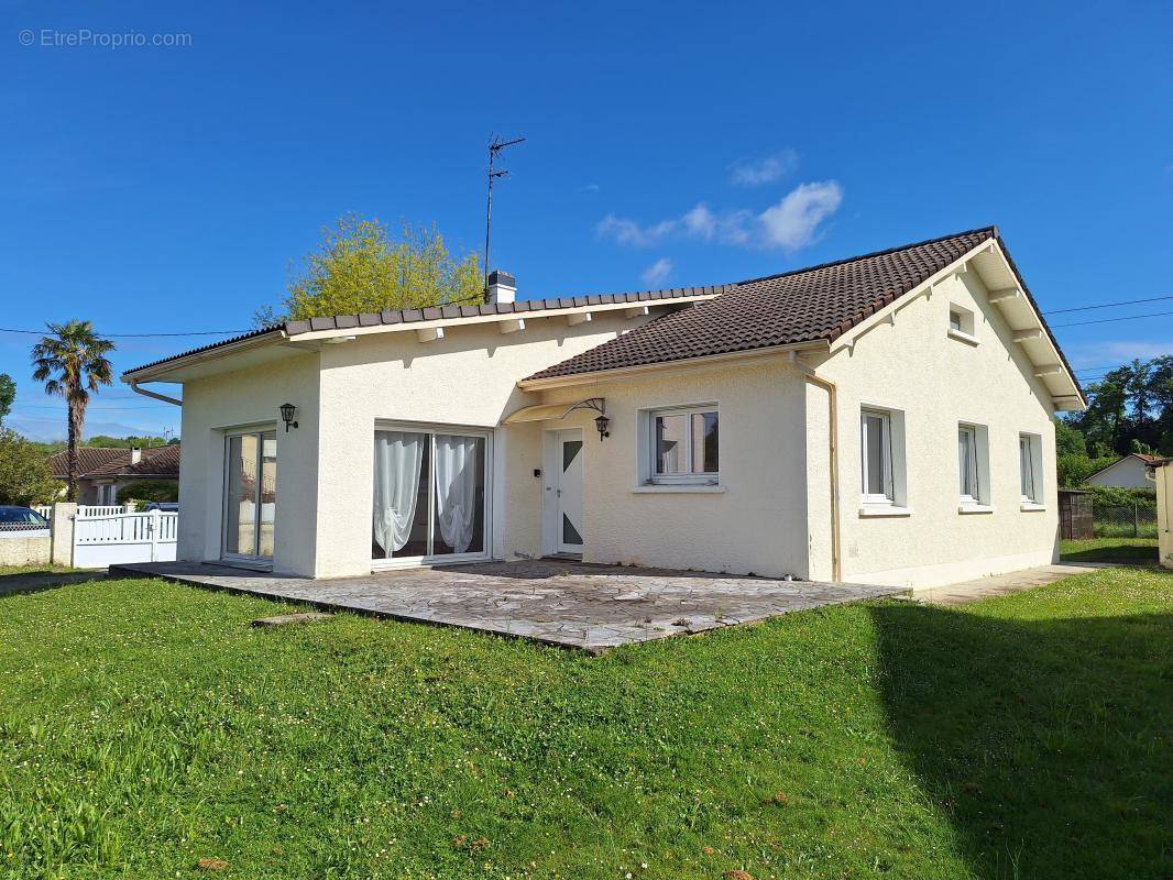 Maison à POEY-DE-LESCAR