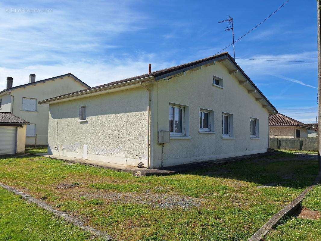 Maison à POEY-DE-LESCAR