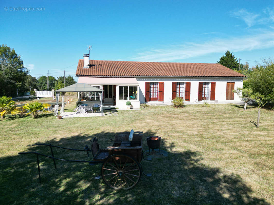 Maison à TERRASSON-LAVILLEDIEU