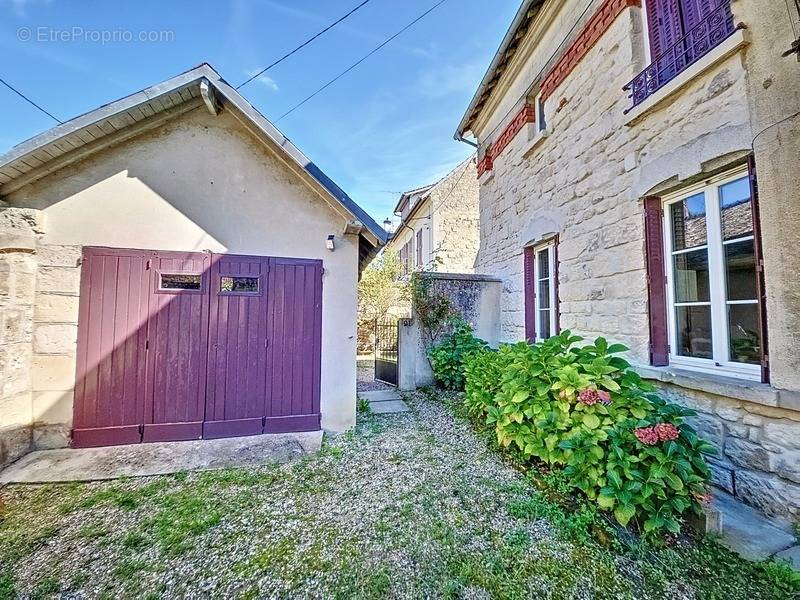 Maison à VILLENEUVE-SAINT-GERMAIN