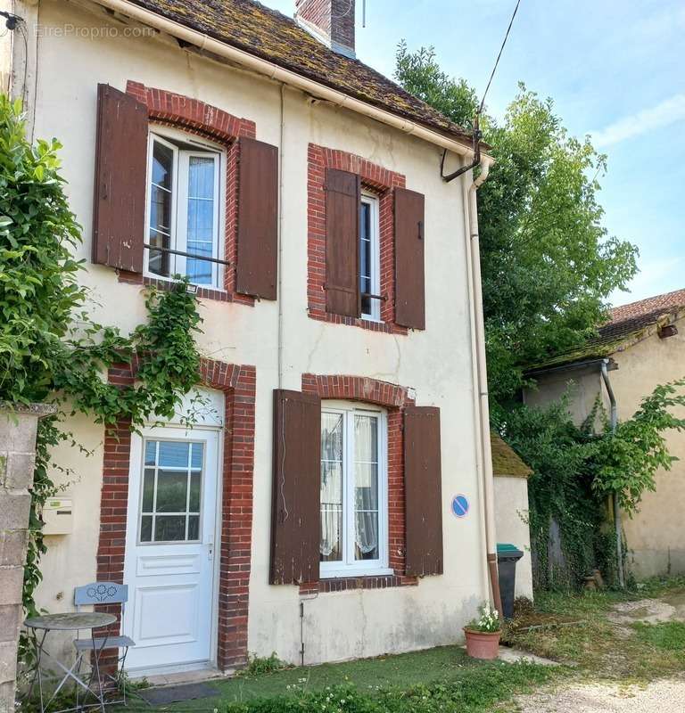 Maison à BRIENON-SUR-ARMANCON