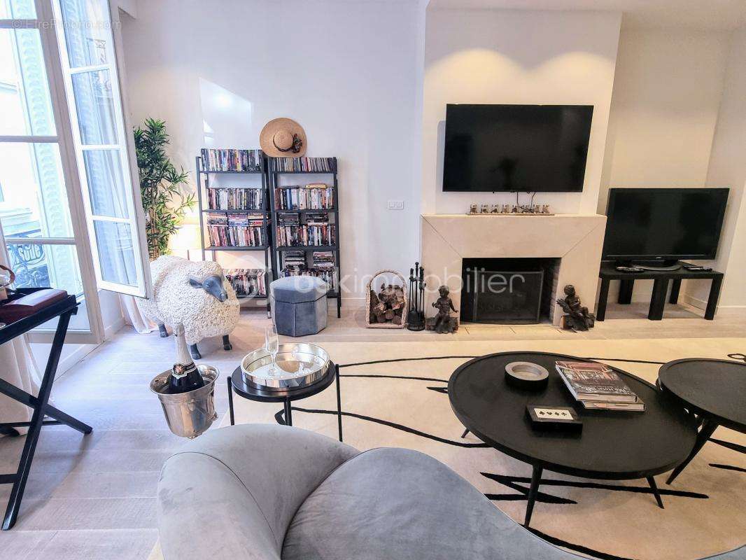 Appartement à PARIS-2E