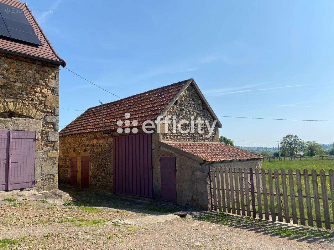 Maison à SAINT-CHRISTOPHE-EN-BRIONNAIS