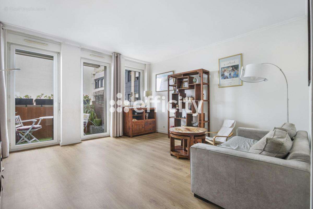 Appartement à COURBEVOIE