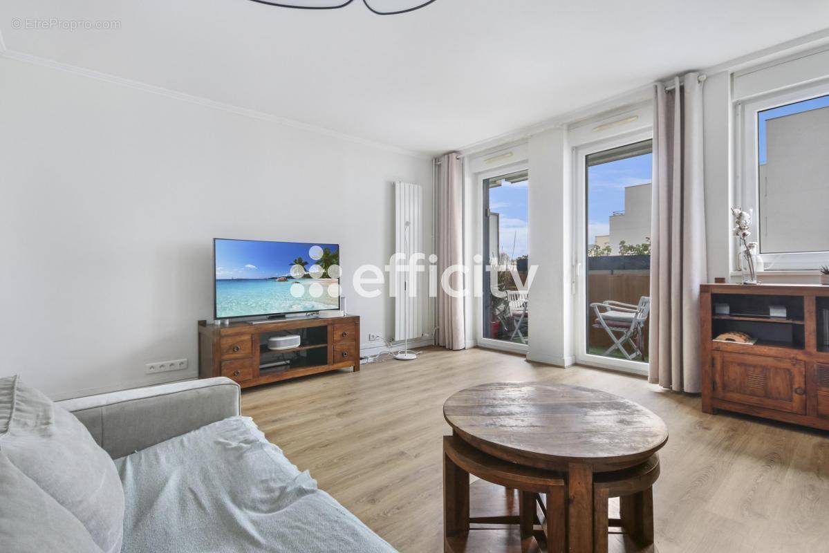 Appartement à COURBEVOIE