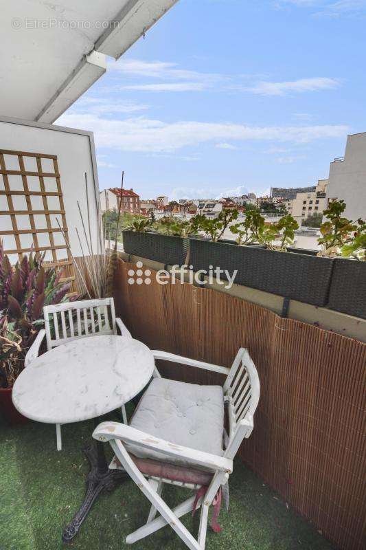 Appartement à COURBEVOIE