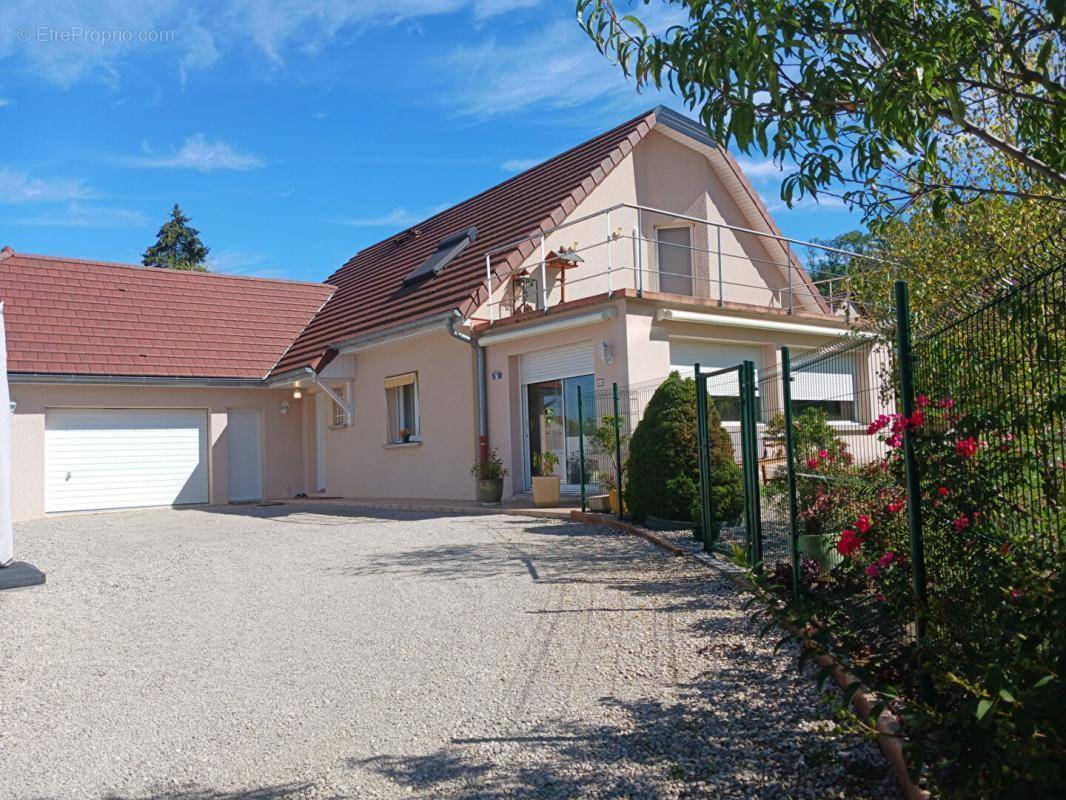 Maison à LONS-LE-SAUNIER