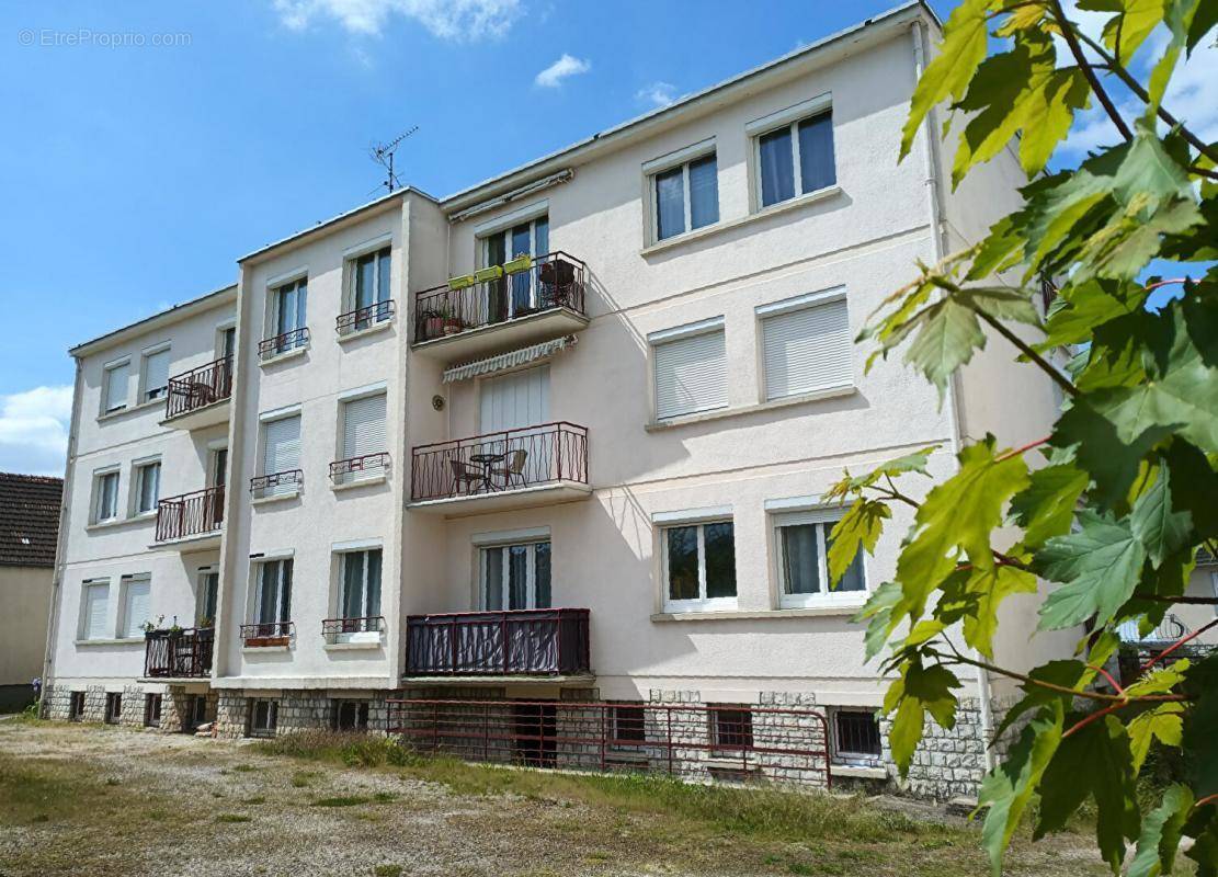 Appartement à SAINT-JEAN-DE-LA-RUELLE