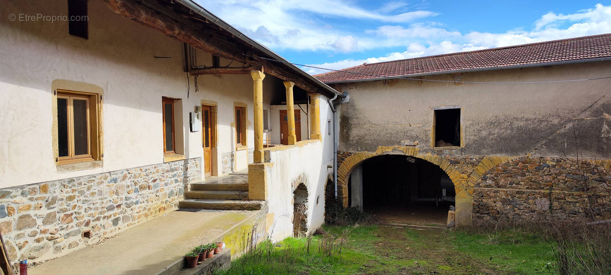 Maison à BESSENAY