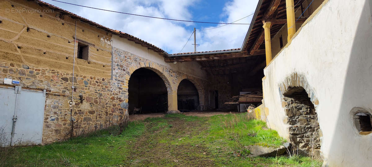 Maison à BESSENAY