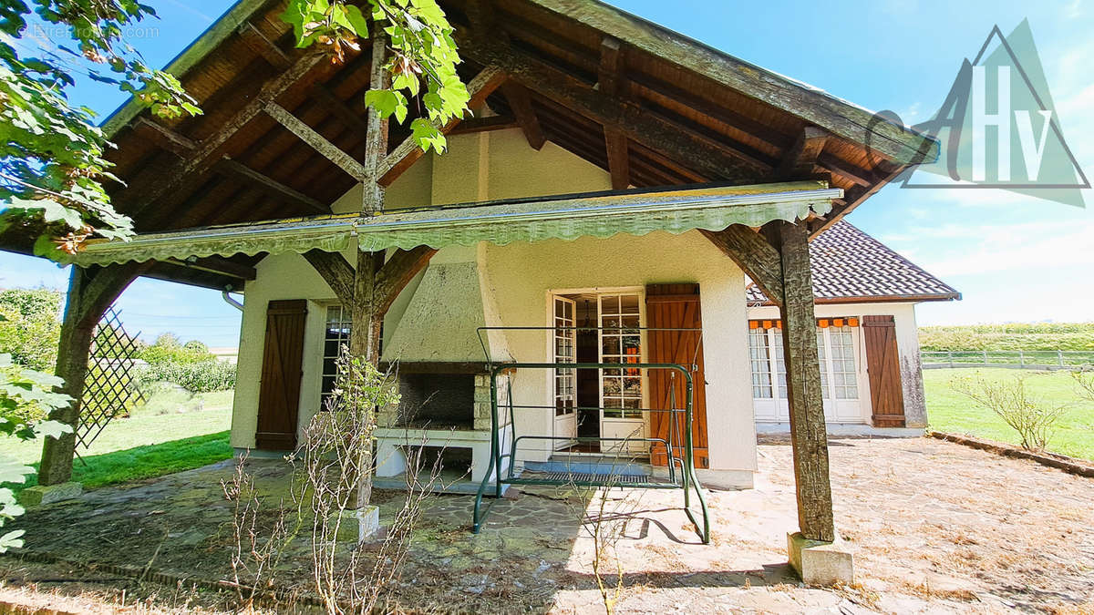 Maison à VILLENEUVE-L&#039;ARCHEVEQUE