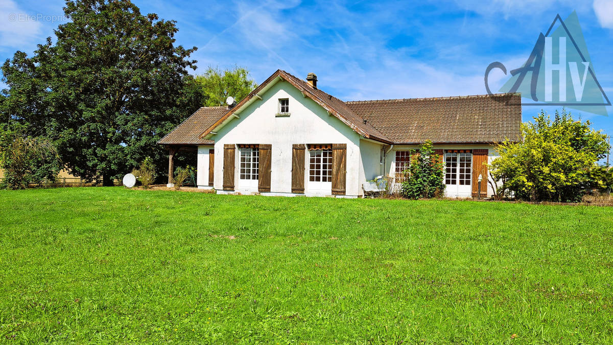 Maison à VILLENEUVE-L&#039;ARCHEVEQUE