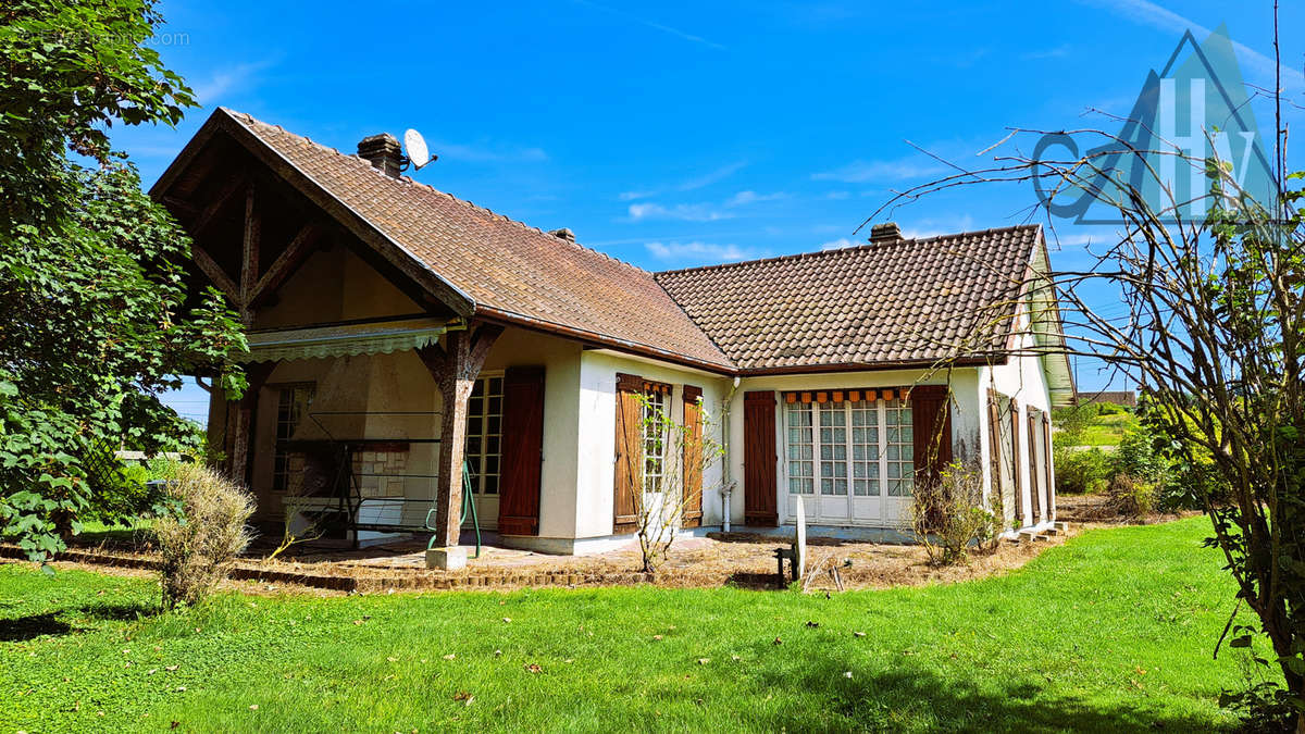 Maison à VILLENEUVE-L&#039;ARCHEVEQUE