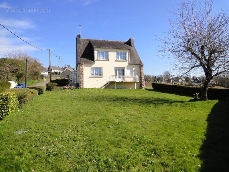 Maison à CARHAIX-PLOUGUER