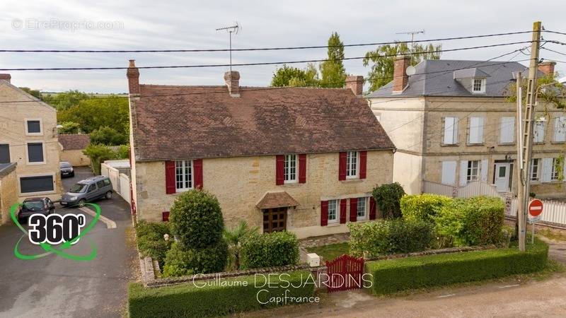 Maison à SAINT-PIERRE-SUR-DIVES