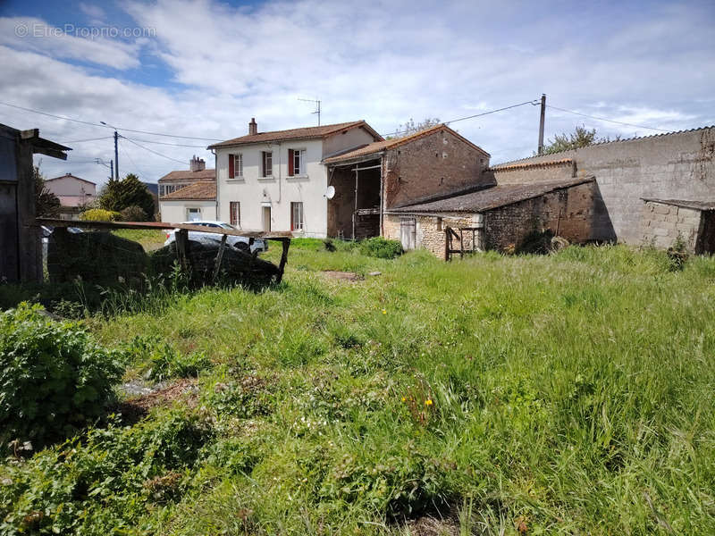 Maison à ASSAIS-LES-JUMEAUX