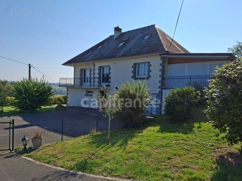 Maison à SAINT-LAURENT-DE-TERREGATTE