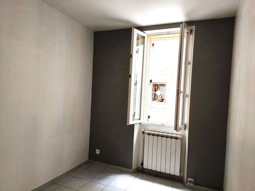 Appartement à MARSEILLE-4E