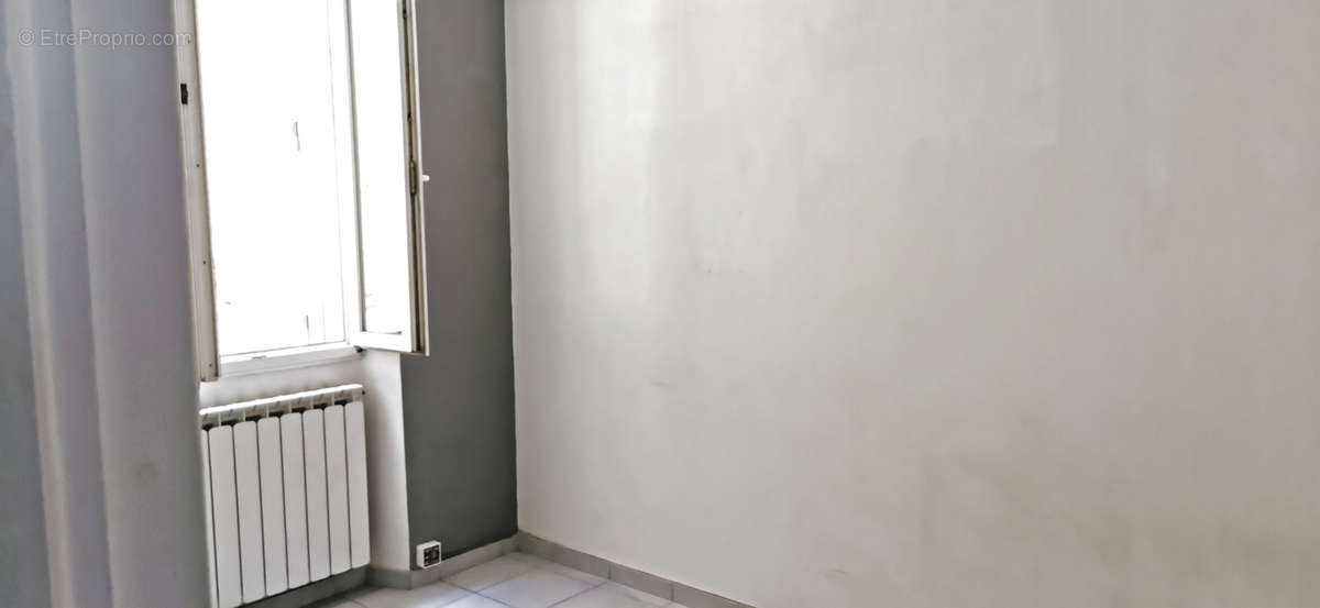 Appartement à MARSEILLE-4E